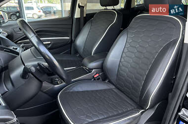 Внедорожник / Кроссовер Ford Kuga 2017 в 