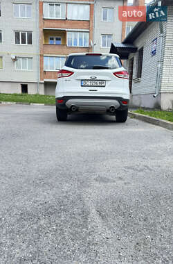 Внедорожник / Кроссовер Ford Kuga 2014 в 