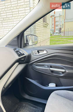 Внедорожник / Кроссовер Ford Kuga 2014 в 