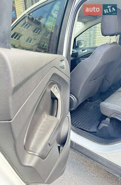 Внедорожник / Кроссовер Ford Kuga 2014 в 