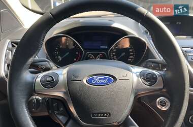 Позашляховик / Кросовер Ford Kuga 2013 в 