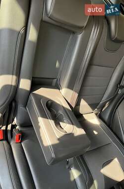 Позашляховик / Кросовер Ford Kuga 2013 в 