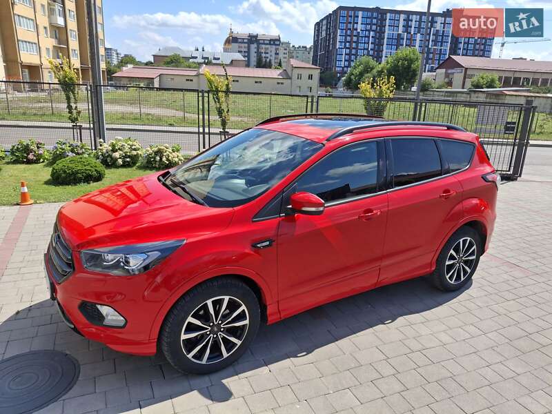 Позашляховик / Кросовер Ford Kuga 2018 в Івано-Франківську