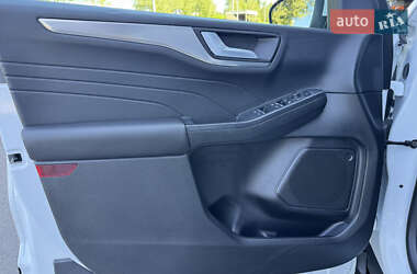 Внедорожник / Кроссовер Ford Kuga 2023 в 
