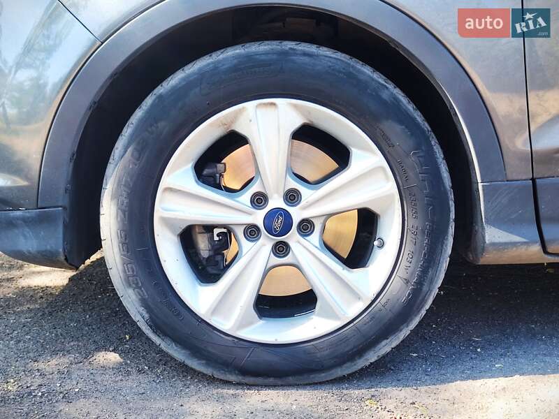 Внедорожник / Кроссовер Ford Kuga 2015 в Вознесенске