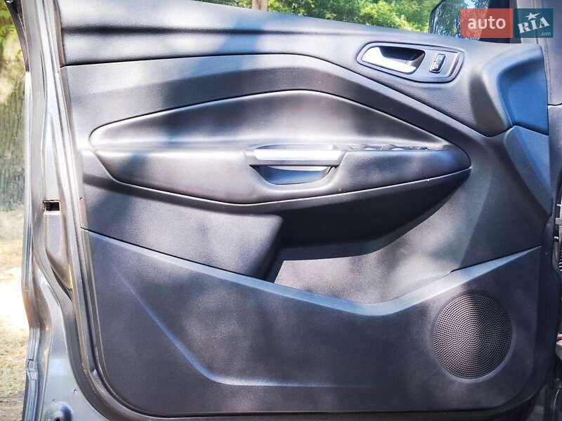 Внедорожник / Кроссовер Ford Kuga 2015 в Вознесенске