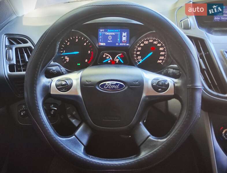 Внедорожник / Кроссовер Ford Kuga 2015 в Вознесенске