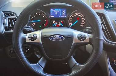 Внедорожник / Кроссовер Ford Kuga 2015 в 