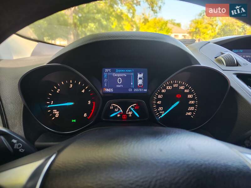 Внедорожник / Кроссовер Ford Kuga 2015 в Вознесенске