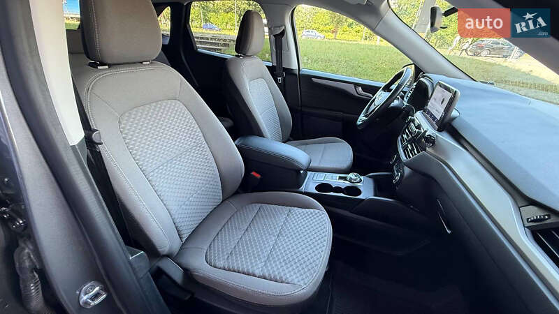 Внедорожник / Кроссовер Ford Kuga 2021 в Киеве
