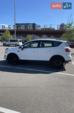 Внедорожник / Кроссовер Ford Kuga 2011 в 