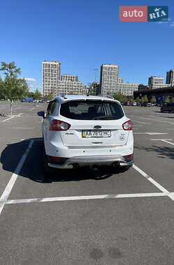 Внедорожник / Кроссовер Ford Kuga 2011 в 