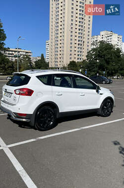 Внедорожник / Кроссовер Ford Kuga 2011 в 