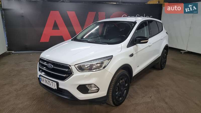 Внедорожник / Кроссовер Ford Kuga 2017 в 