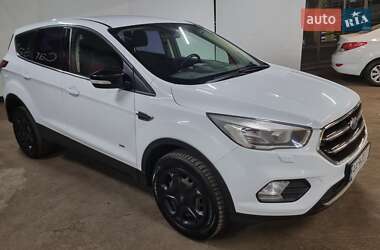 Внедорожник / Кроссовер Ford Kuga 2017 в 