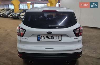 Внедорожник / Кроссовер Ford Kuga 2017 в 