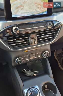 Внедорожник / Кроссовер Ford Kuga 2020 в Ромнах