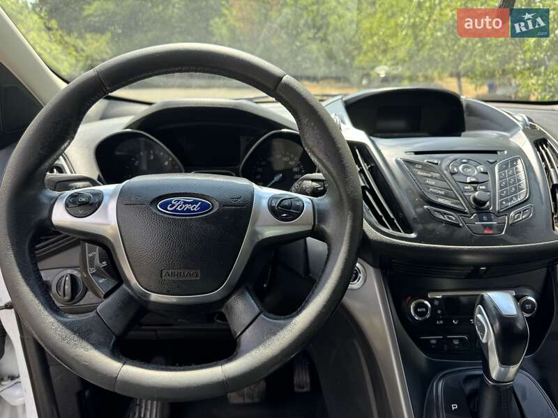Внедорожник / Кроссовер Ford Kuga 2016 в Южноукраинске