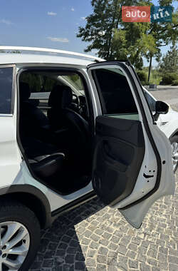 Внедорожник / Кроссовер Ford Kuga 2011 в 