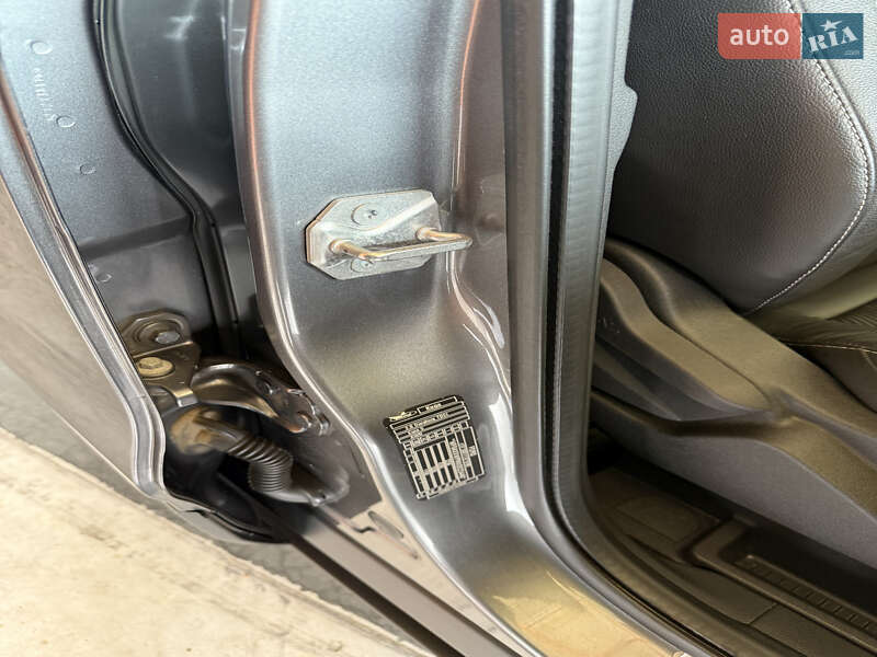 Внедорожник / Кроссовер Ford Kuga 2013 в Львове