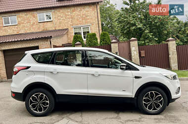 Внедорожник / Кроссовер Ford Kuga 2017 в 