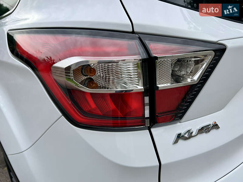 Позашляховик / Кросовер Ford Kuga 2017 в Києві