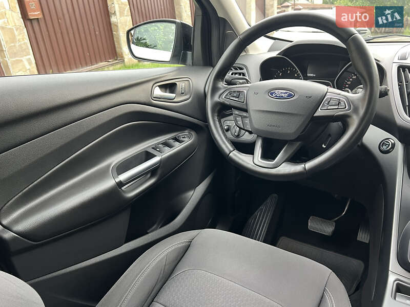 Позашляховик / Кросовер Ford Kuga 2017 в Києві