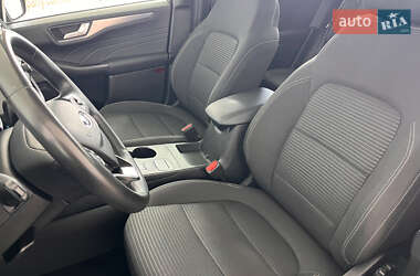 Внедорожник / Кроссовер Ford Kuga 2021 в 