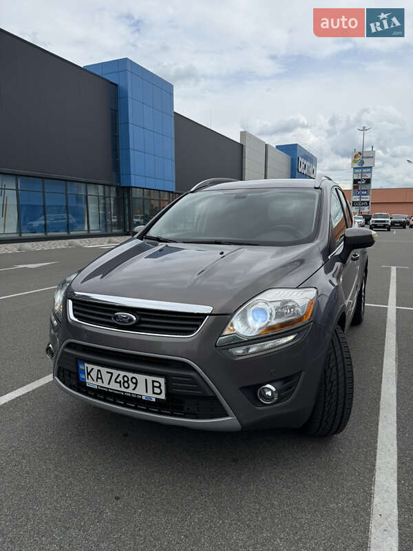 Внедорожник / Кроссовер Ford Kuga 2012 в 