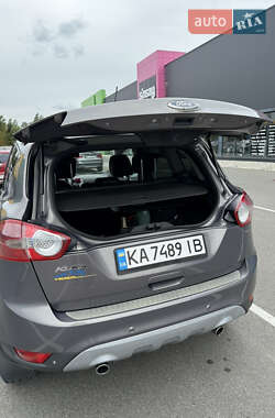 Внедорожник / Кроссовер Ford Kuga 2012 в 