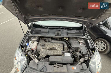 Внедорожник / Кроссовер Ford Kuga 2012 в 