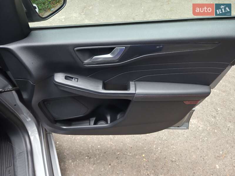 Внедорожник / Кроссовер Ford Kuga 2021 в Киеве