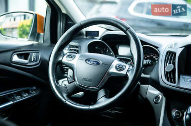 Внедорожник / Кроссовер Ford Kuga 2015 в 