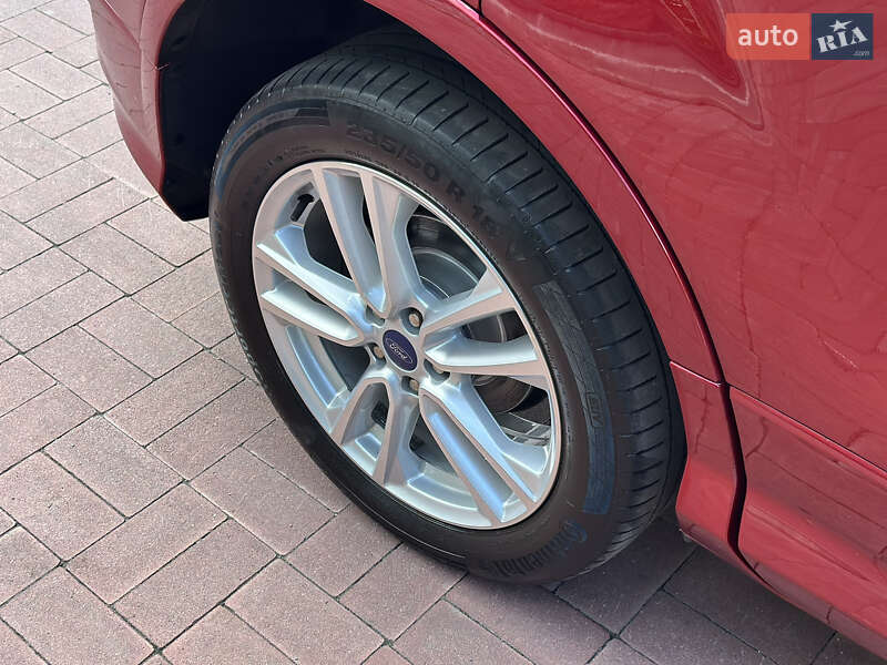 Внедорожник / Кроссовер Ford Kuga 2015 в Ровно