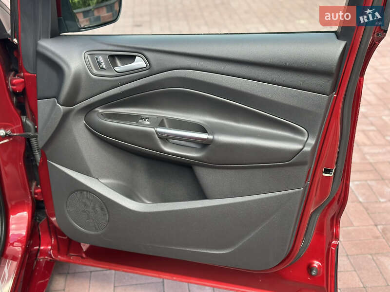 Внедорожник / Кроссовер Ford Kuga 2015 в Ровно