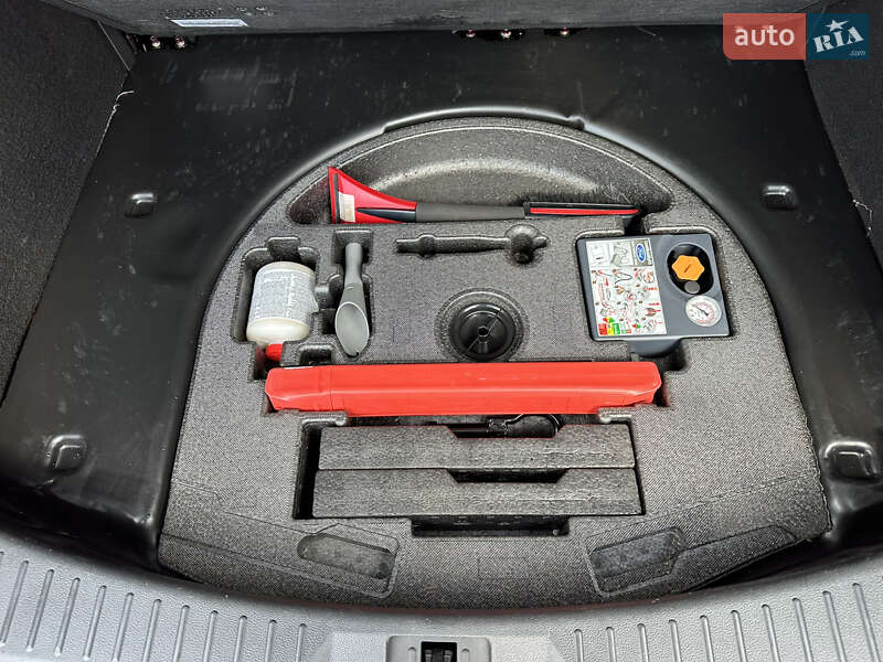 Внедорожник / Кроссовер Ford Kuga 2015 в Ровно