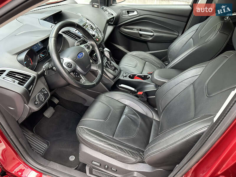 Внедорожник / Кроссовер Ford Kuga 2015 в Ровно