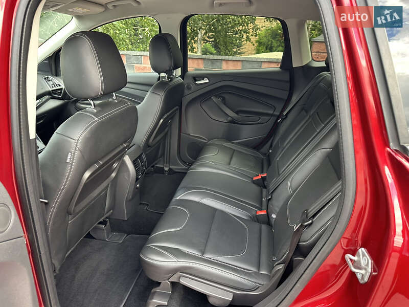 Внедорожник / Кроссовер Ford Kuga 2015 в Ровно