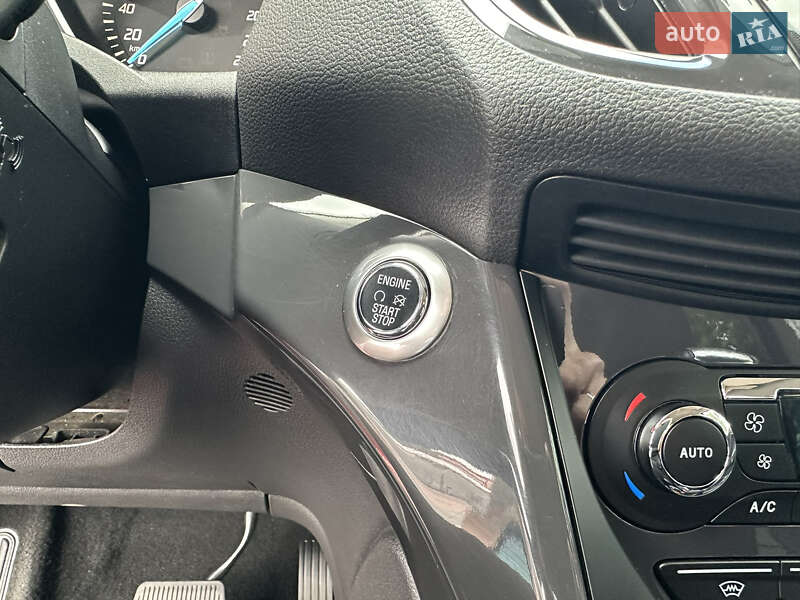 Внедорожник / Кроссовер Ford Kuga 2015 в Ровно