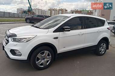 Внедорожник / Кроссовер Ford Kuga 2017 в 