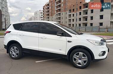 Внедорожник / Кроссовер Ford Kuga 2017 в 