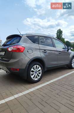 Внедорожник / Кроссовер Ford Kuga 2012 в 