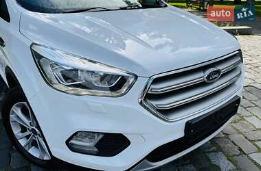 Внедорожник / Кроссовер Ford Kuga 2019 в 