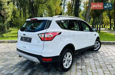 Внедорожник / Кроссовер Ford Kuga 2019 в 