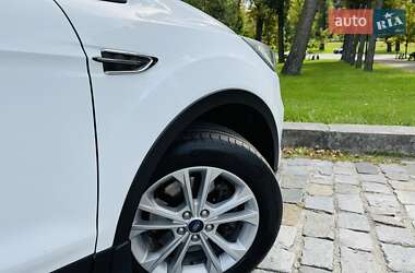 Внедорожник / Кроссовер Ford Kuga 2019 в 