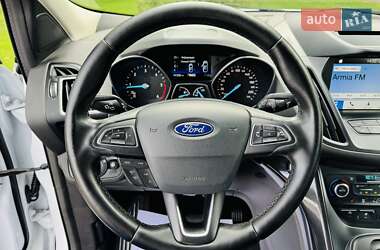 Внедорожник / Кроссовер Ford Kuga 2019 в 
