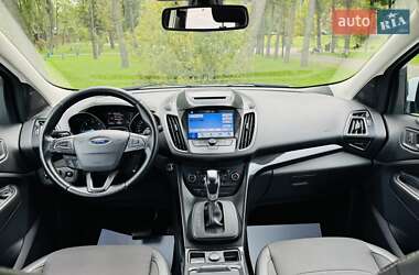 Внедорожник / Кроссовер Ford Kuga 2019 в 