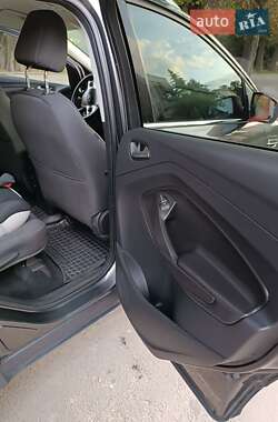 Внедорожник / Кроссовер Ford Kuga 2016 в 