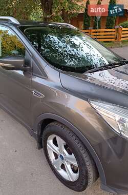 Внедорожник / Кроссовер Ford Kuga 2016 в 
