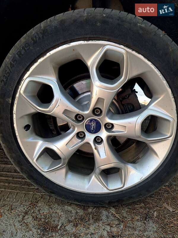 Внедорожник / Кроссовер Ford Kuga 2011 в Вараше